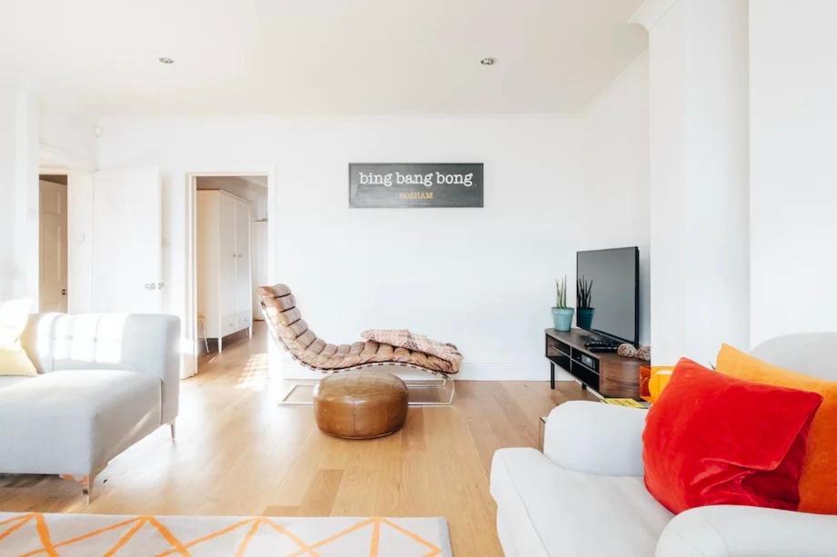Brighton Beach Apartment Parking Free On-Site Ev Екстер'єр фото